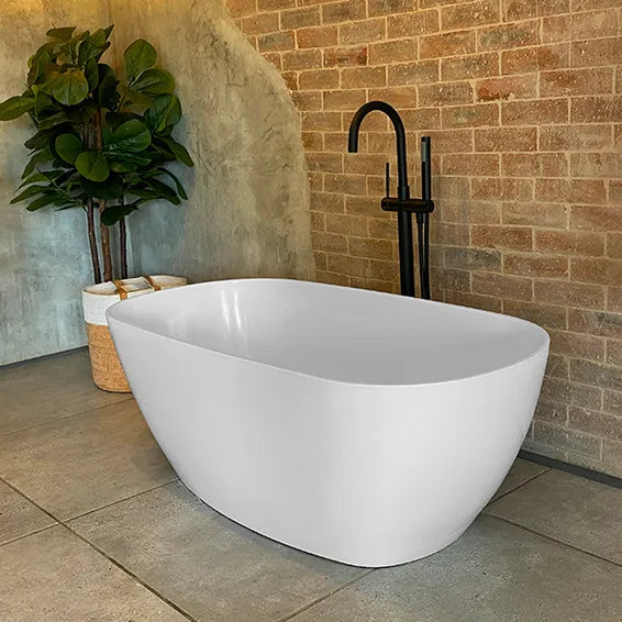 Amor Polished White Freestanding Bathtub