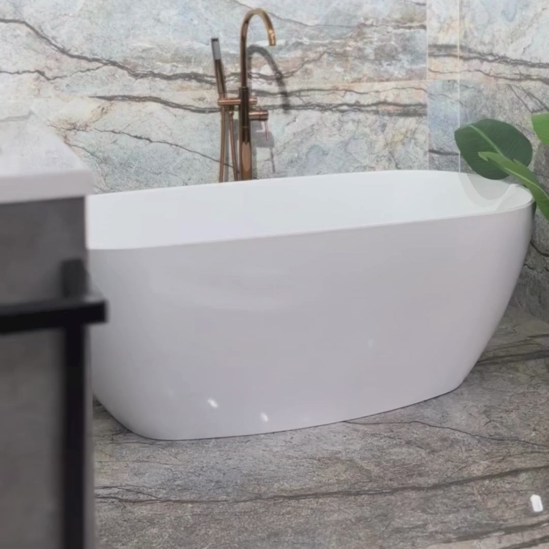 Amor Polished White Freestanding Bathtub